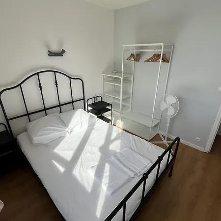 Spacious - Near Park *